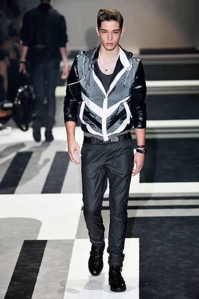 Look 28